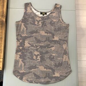 L&B Oversized Scoop Neck Tank in faded Camo